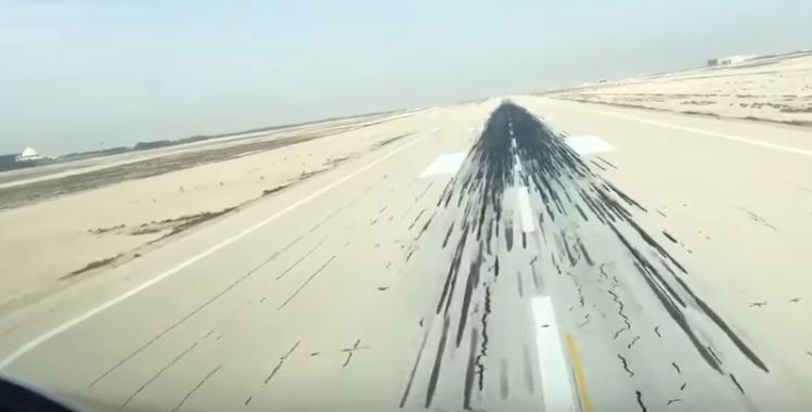 هذا الفيديو يشاهده الطيار لحظة الهبوط في مطار الملك فهد بالدمام