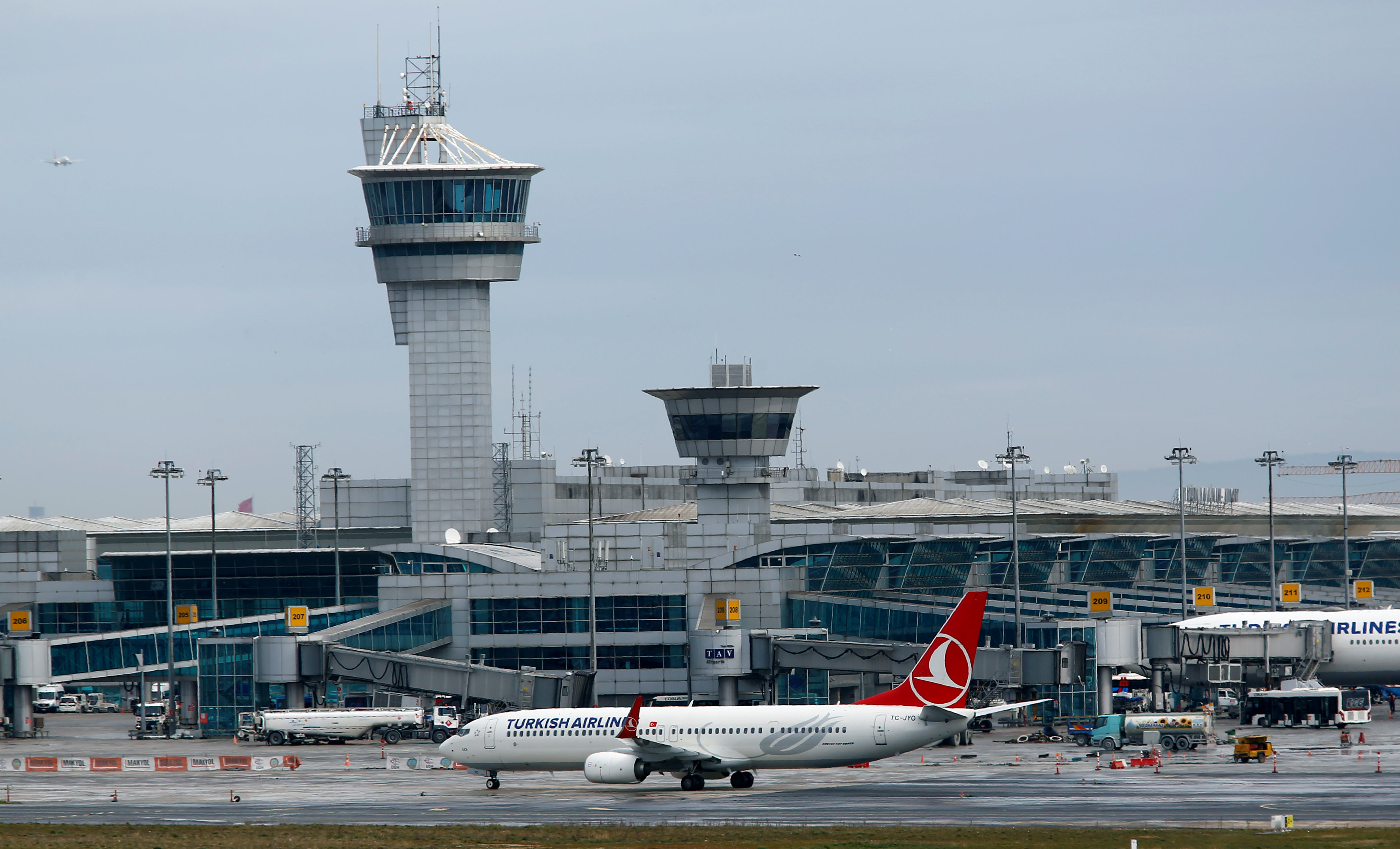 عودة حركة الطيران لطبيعتها في مطار إسطنبول
