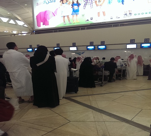 تعطل سير الحقائب يؤخر المسافرين بمطار الملك خالد نصف ساعة