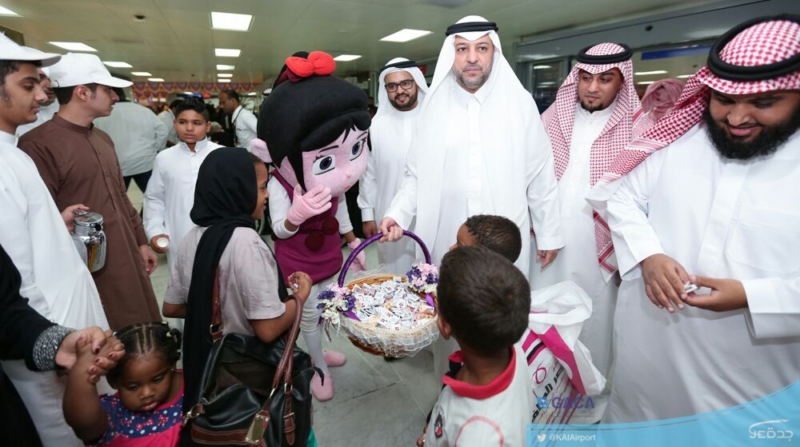 مطار الملك عبد العزيز يُشارك مسافريه فرحة العيد ‫(1)‬ ‫‬