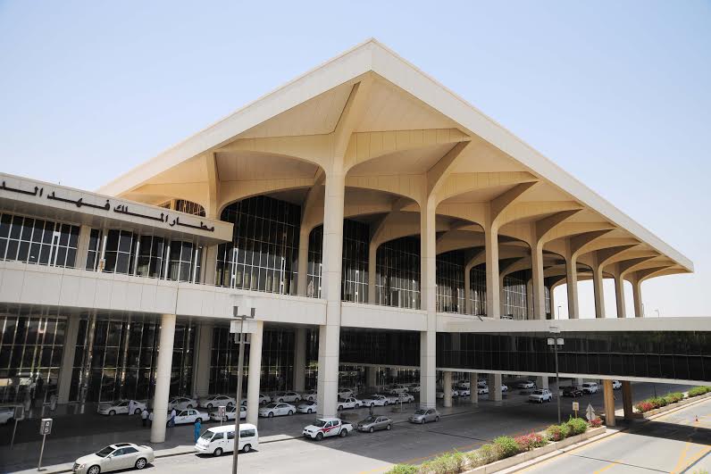 مطار الملك فهد الدولي يوضح سبب انقطاع المياه ويعتذر للعملاء