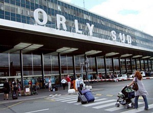 إغلاق مطار باريس أورلي وإعادة جدولة الرحلات لأسباب أمنية