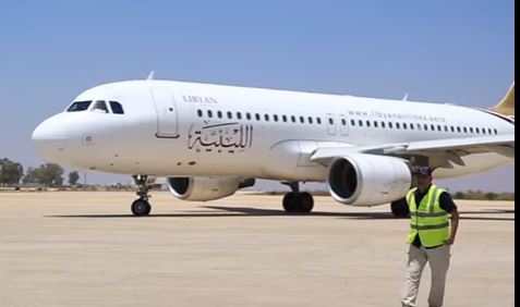 بالفيديو..إقلاع أول طائرة من مطار بنغازي بعد 3 سنوات من التوقف