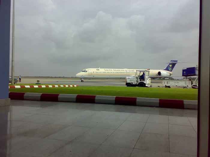 مصرية تؤخر اقلاع طائرة من مطار #جازان خمس ساعات !