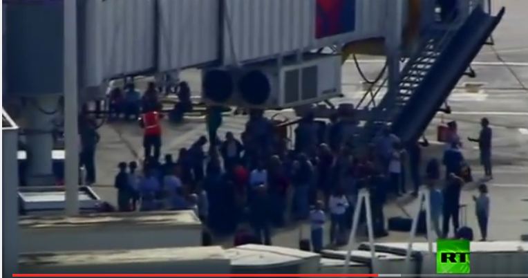 بالفيديو.. لحظات الرعب في مطار فلوريدا بعد إطلاق نار عشوائي