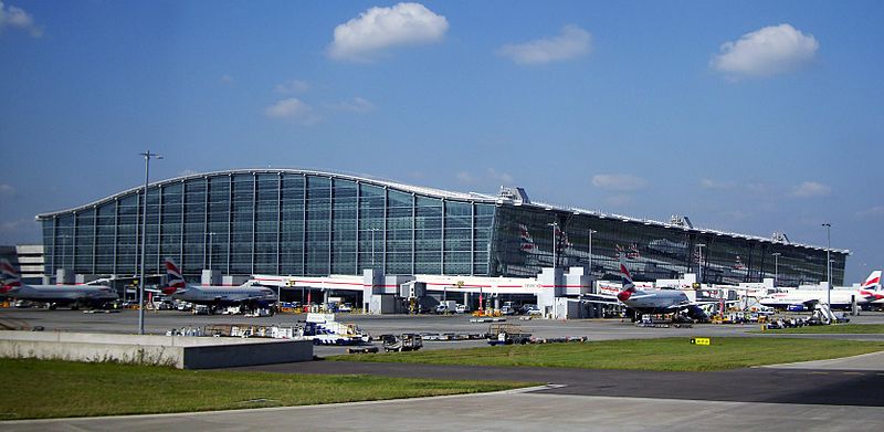 مطار هيثرو بلندن يستأنف الرحلات بعد تعليقها بسبب طائرة مسيرة