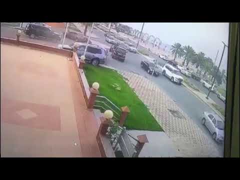 مقطع فيديو يكشف تفاصيل مطاردة بأسلحة نارية بكورنيش الجبيل