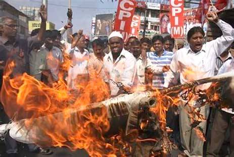 مقتل 14 هنديًّا في تظاهرات احتجاجًا على إدانة زعيم ديني بالاغتصاب