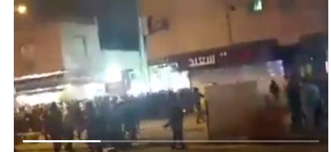 بالفيديو.. متظاهرون حاصروا رجال الأمن في الأحواز