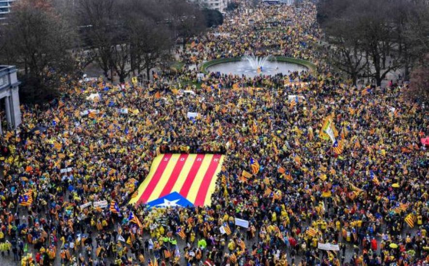 50 ألفا يتظاهرون في بروكسل دعمًا لاستقلال كتالونيا