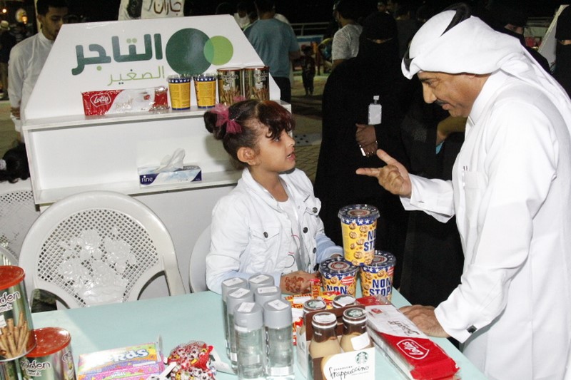 صور.. 16 طفلاً يشاركون في معرض التاجر الصغير بمهرجان #جازان الشتوي