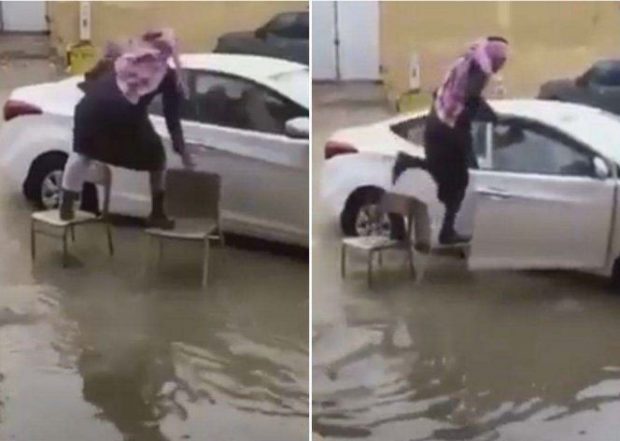 بالفيديو.. معلم يحتال لدخول سيارته وسط الأمطار بحفر الباطن