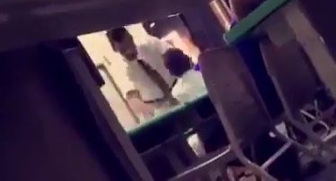 بالفيديو.. بدء التحقيقات مع معلم اعتدى على طالب في جدة