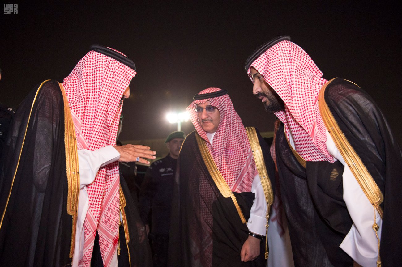 بالصور .. مغادرة الملك إلى قطر للعزاء في الشيخ خليفة آل ثاني