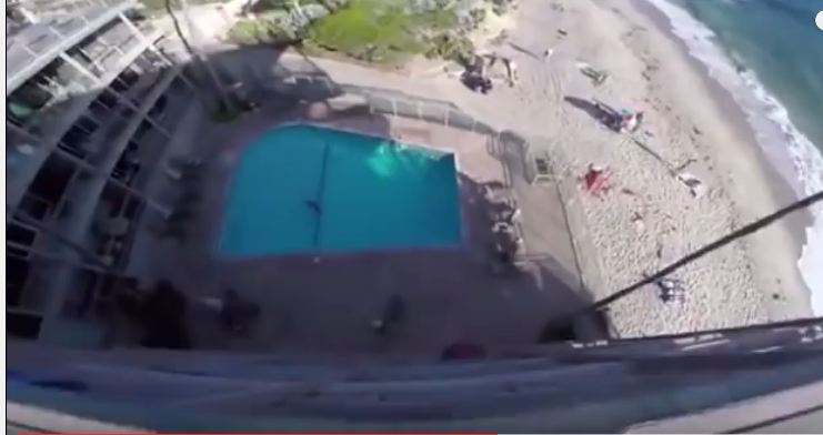 مغامر أمريكي يقفز من أعلى فندق