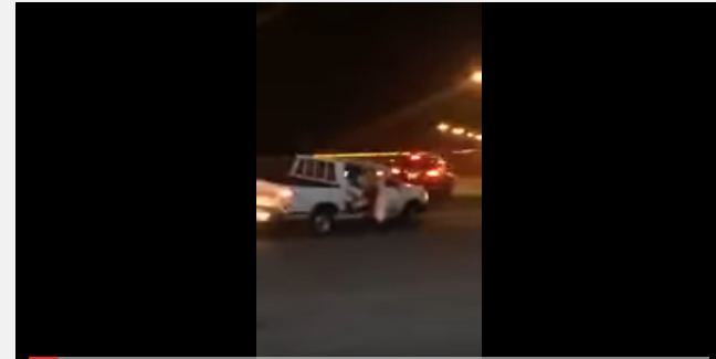 بالفيديو.. الأمن يطارد مفحطًا مراوغًا بأحد ميادين المملكة