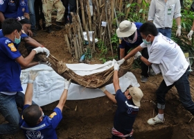 ماليزيا تعثر على مقابر جماعية قرب الحدود مع تايلاند