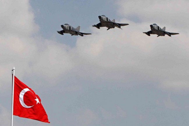 مقاتلات تركية تعترض طائرة حربية روسية انتهكت مجالها الجوي