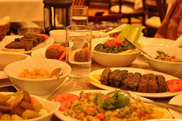 السعوديون يوجهون بوصلة حملات المقاطعة إلى «المطاعم»