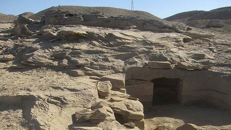 العثور على 12 مقبرة فرعونية بمصر يعود تاريخها لـ3500 عام