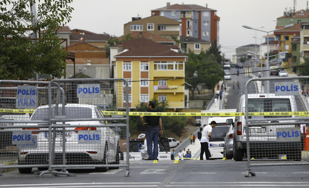 مقتل مسلحتين هاجمتا حافلة شرطة في #إسطنبول