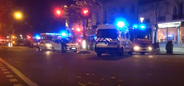 مقطع فيديو يُظهر تراجع الشرطة الفرنسية أكثر من مرة