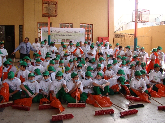 (2400) طالب يشاركون في حملة نظافة مكة