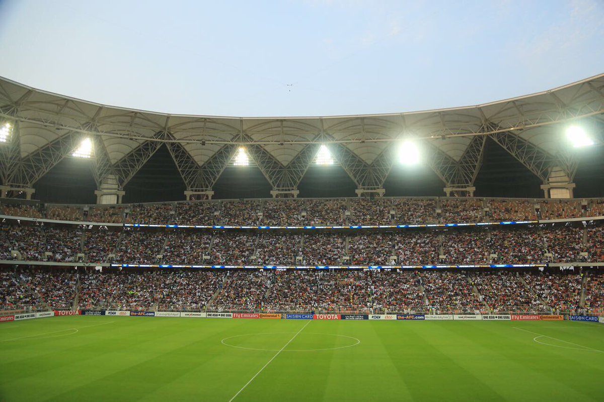 بالصور.. الجماهير تتوافد على ملعب الجوهرة قبل انطلاق مباراة السعودية واليابان
