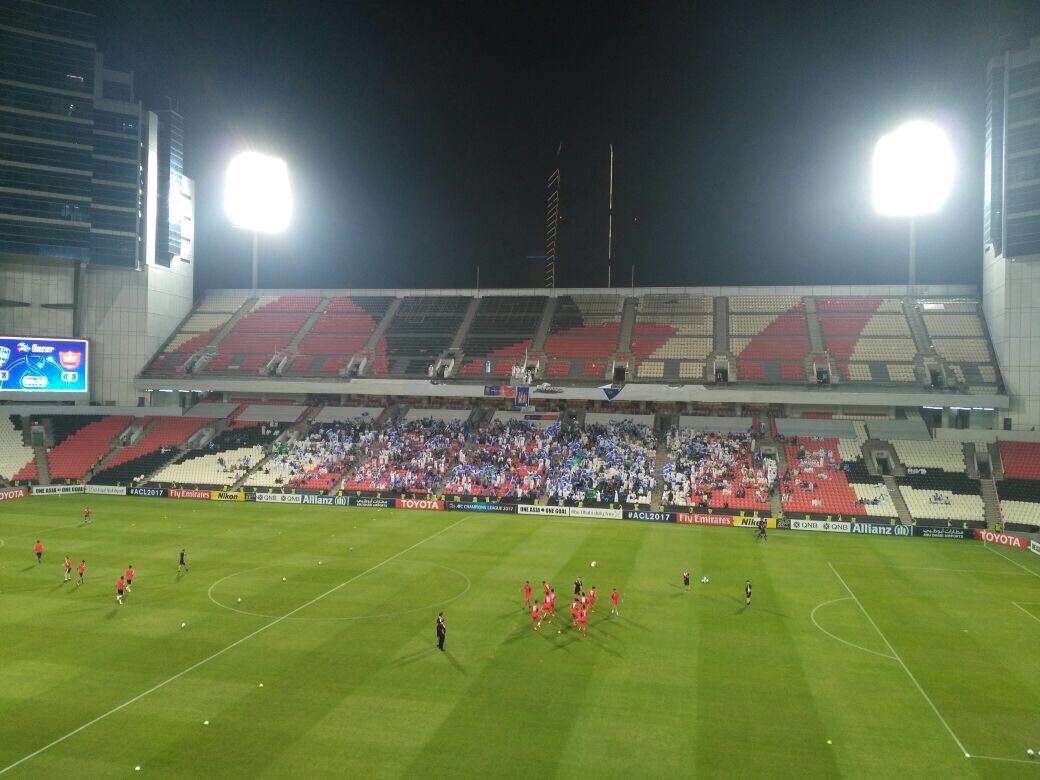 مُحترف الهلال السابق يُساند الفريق في مباراة بيروزي الإيراني