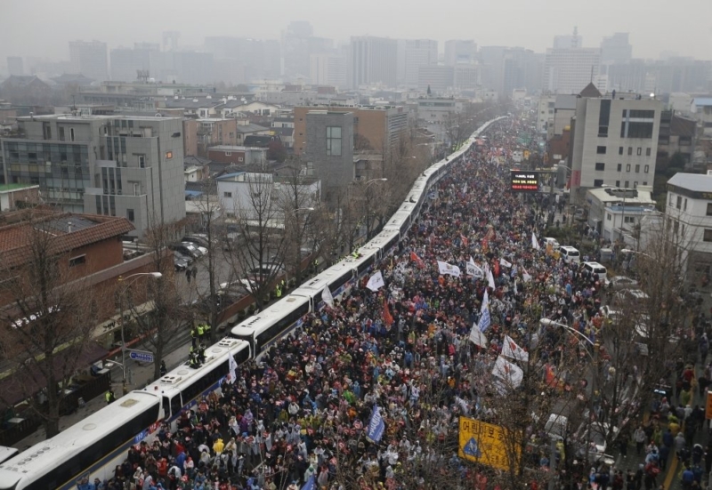 "مليونية" في كوريا الجنوبية تطالب باستقالة الرئيسة 56