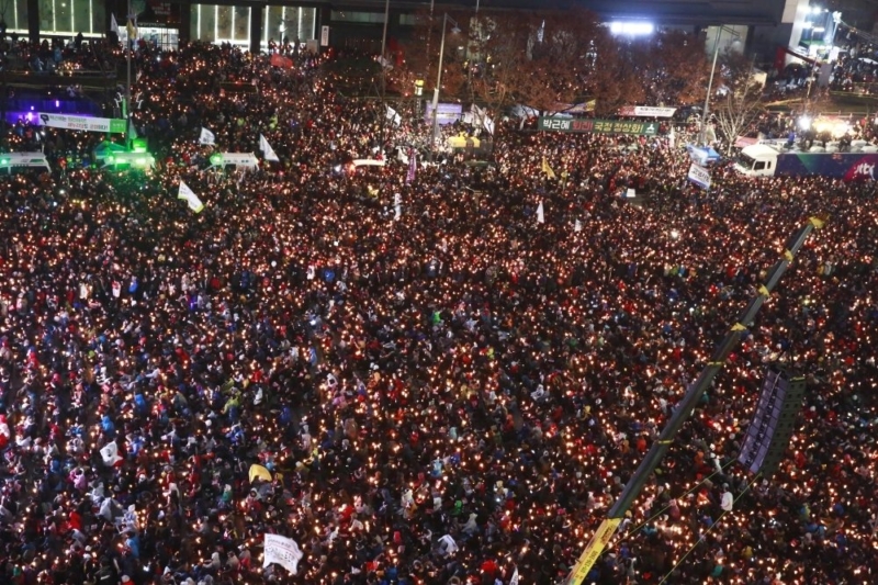 "مليونية" في كوريا الجنوبية تطالب باستقالة الرئيسة 7