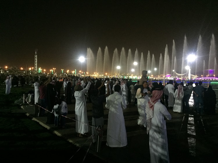 صور شهداء الوطن تستوقف زوار مهرجان “ورد الطائف” وفعاليات المسرح تبهر الجمهور