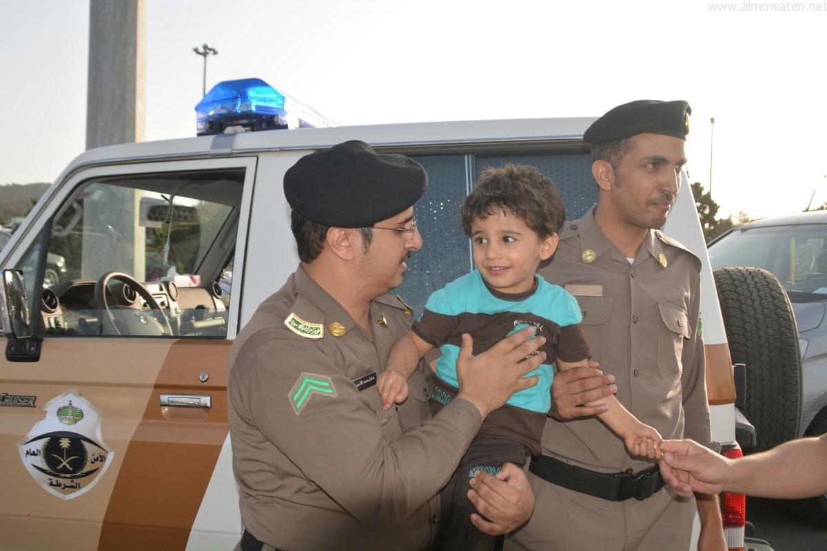 بالصور.. “المواطن” توثِّق جهود رجال الأمن لخدمة زوار “السودة”