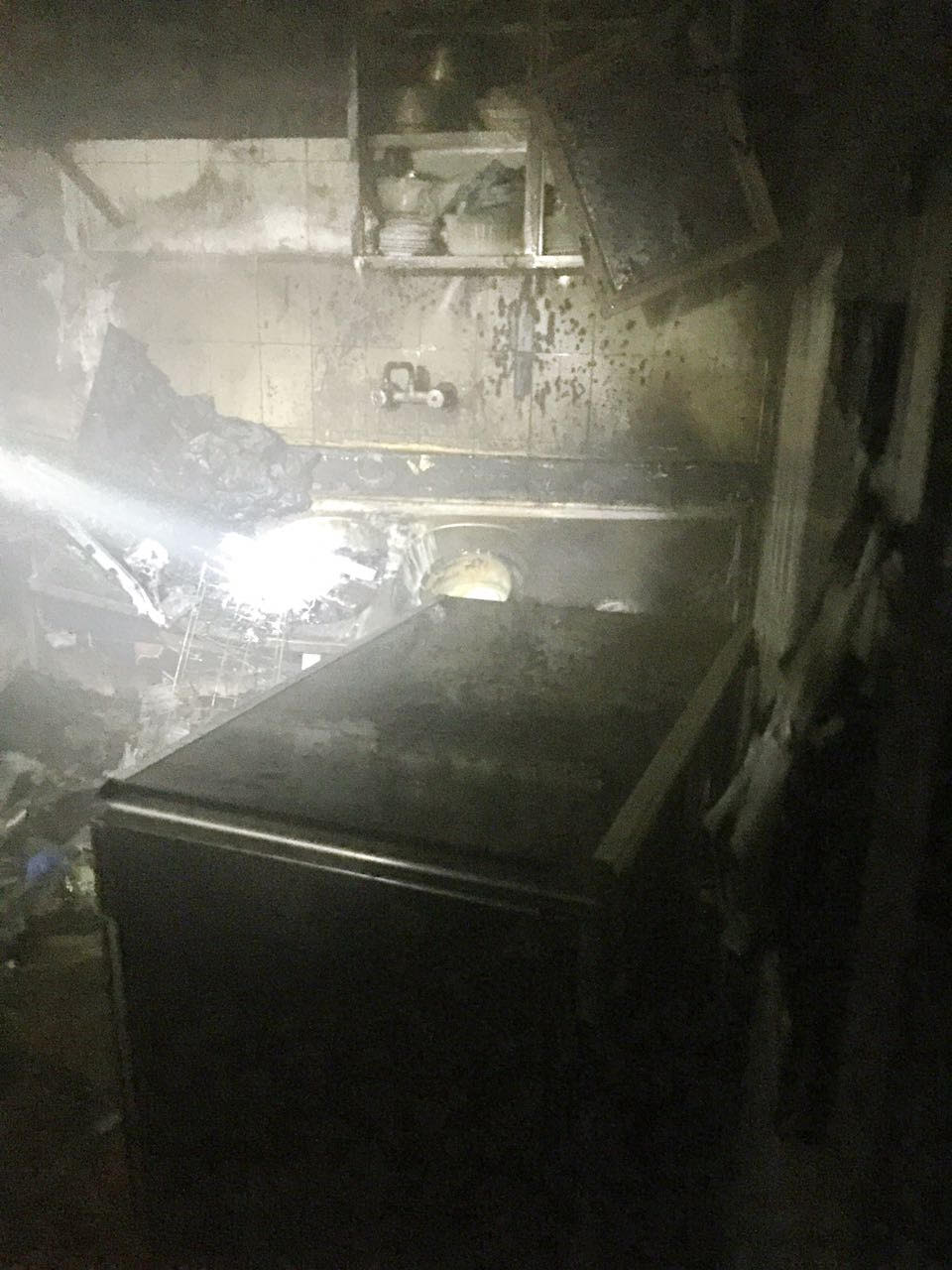 إخلاء عائلة من 6 أشخاص إثر اندلاع حريق بعمارة سكنية في الطائف