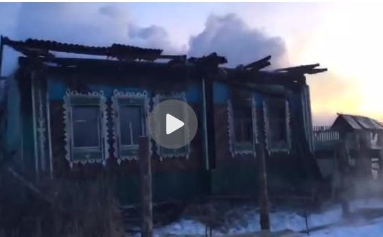 بالفيديو.. أسرة رئيس روسي أوصت الجار بالمنزل فأحرقه