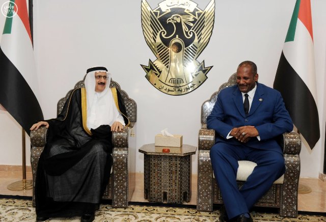 منصور بن متعب يصل السودان نيابة عن الملك في تنصيب البشير