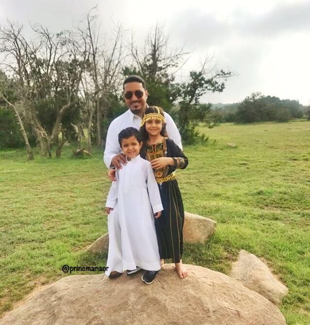 بالصور.. منصور بن مقرن يستمتع بأجواء عسير الخلابة مع أبنائه