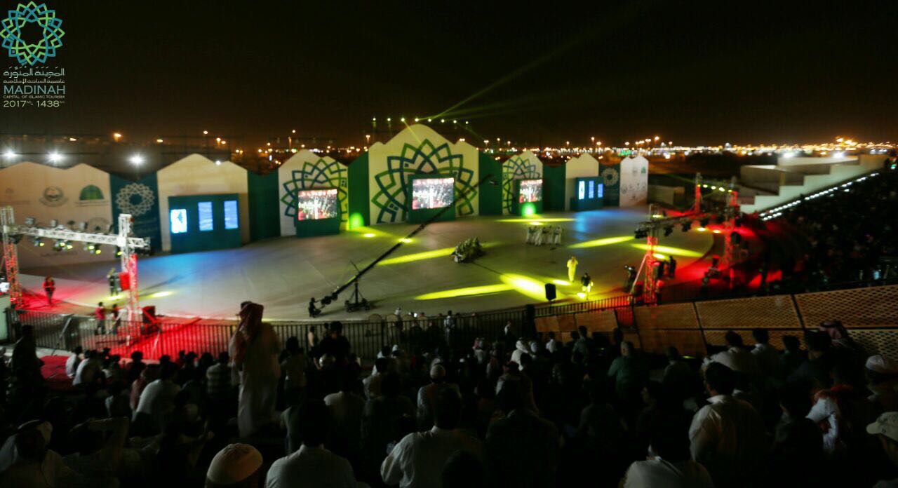 بالصور.. مهرجان المدينة الإنشادي يستقطب 9 آلاف زائر في ليلته الرابعة