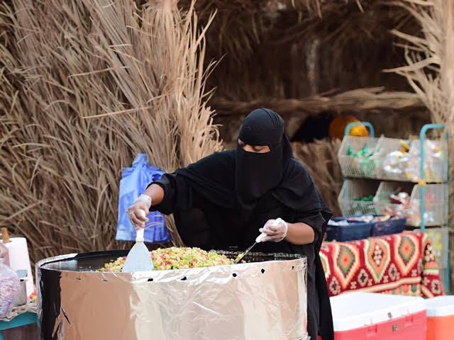 “القرية” تطلق أولى فعاليات مهرجان “بريدة عاصمة التمور”