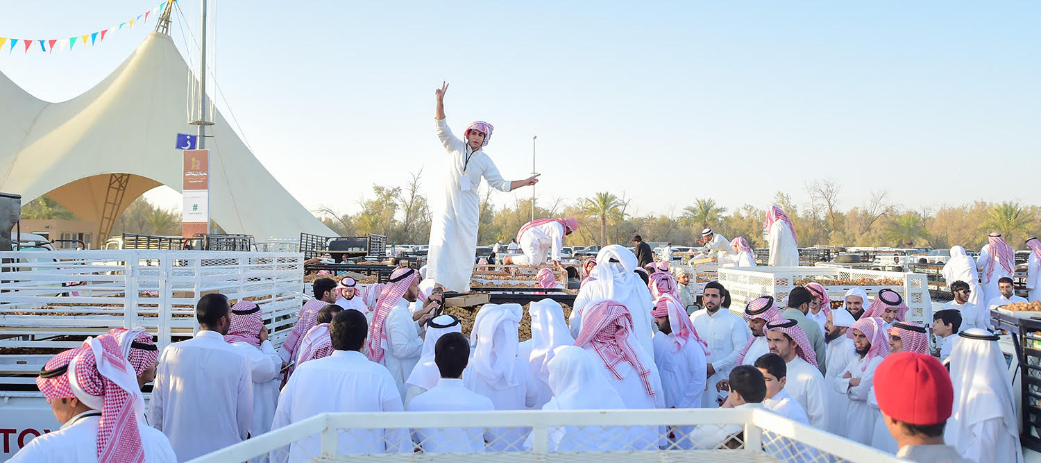 أمير القصيم يقف على “حقيقة الحلم” في مدينة التمور في بريدة