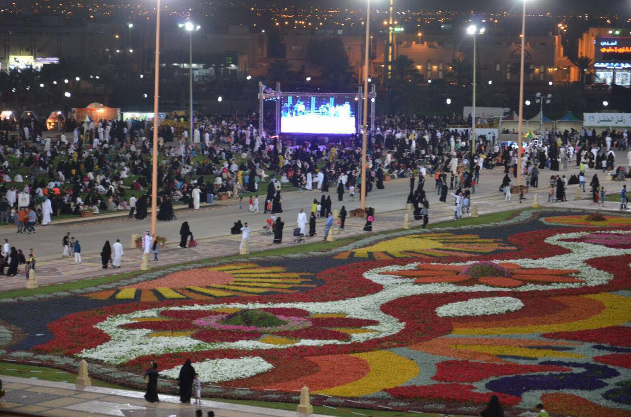مهرجان ربيع #الرياض يجتذب 50 ألف شخص.. زهور وزخات مطر