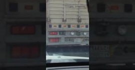 فيديو مستنكر.. طفل يقود شاحنة محملة بالمواشي