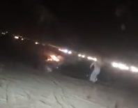 بالفيديو.. مواطن ينقذ طفلة بعد وفاة والديها في تصادم مروع في #القويعية