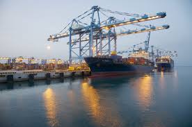 موانئ أبوظبي تمنع دخول أي سفن تحمل شحنات من وإلى قطر