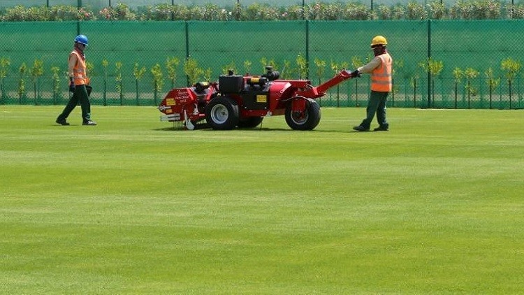 قطر تختبر 12 نوعا من العشب لمونديال 2022