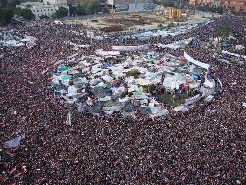 قوات الجيش المصري تغلق ميدان التحرير