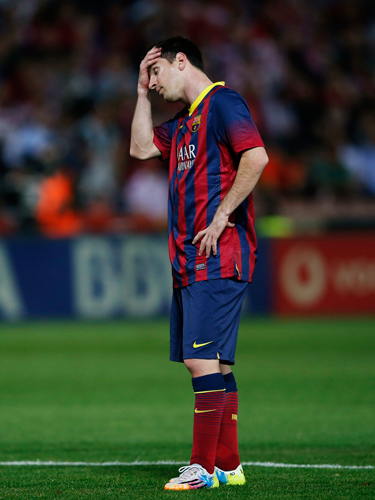 كريستيانو يواسي ميسي بعد خسارة برشلونة أمام الريال