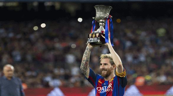 ميسي يرفع كأسه الأول كـ”قائد” فريق برشلونة