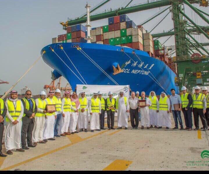 ميناء الملك عبدالعزيز التجاري يستقبل أكبر سفينة حاويات في تاريخه