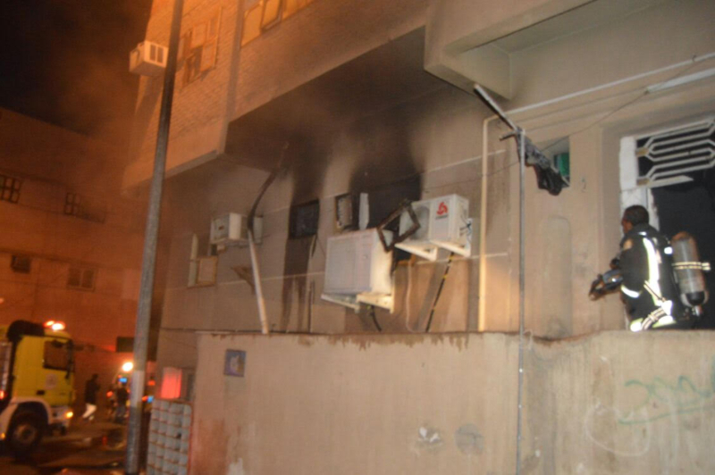 مُكيف يسبب حريقا في مبنى سكني بحي الشريبات